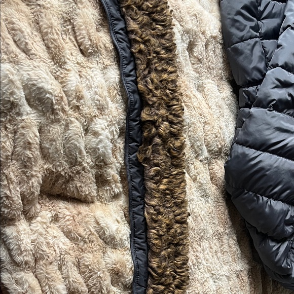 The North Face Women’s Puffer-PLS SEE PHOTOS MISSING FRONT ZIPPER!! - Picture 9 of 9